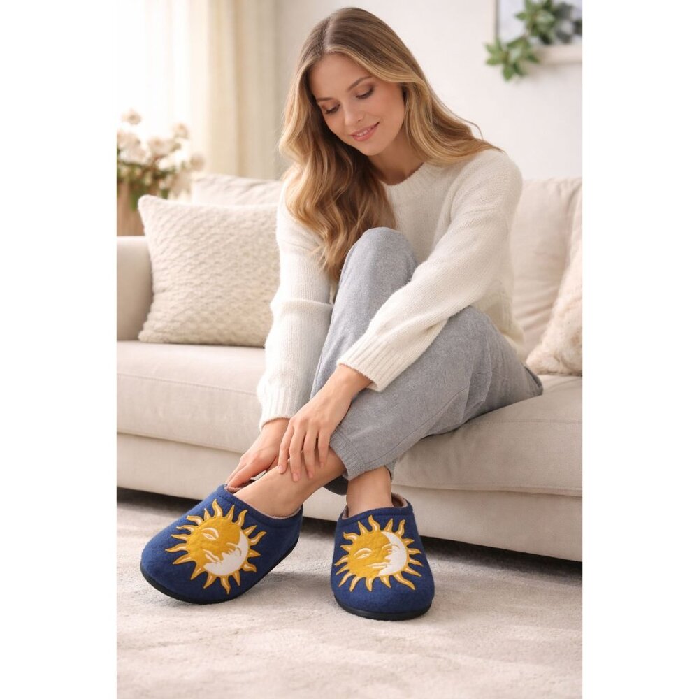 UGG slippers sun & moon embroidered design  blue wool upperL.L.Bean Daybreak